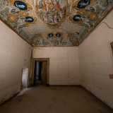 Altri sono meglio conservati, come quelli presenti nell�ex biblioteca in cui predominano le immagini ispirate ai poemi mitologici di Omero e Virgilio